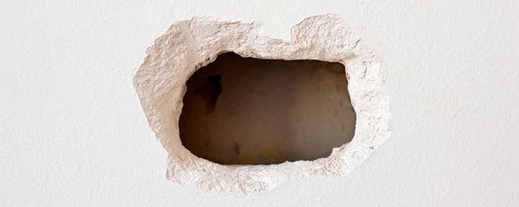 Comment reboucher un trou dans un mur ? - Conseils et Astuces Bricolage,  Peinture et Décoration- Livraison gratuite dès 120€