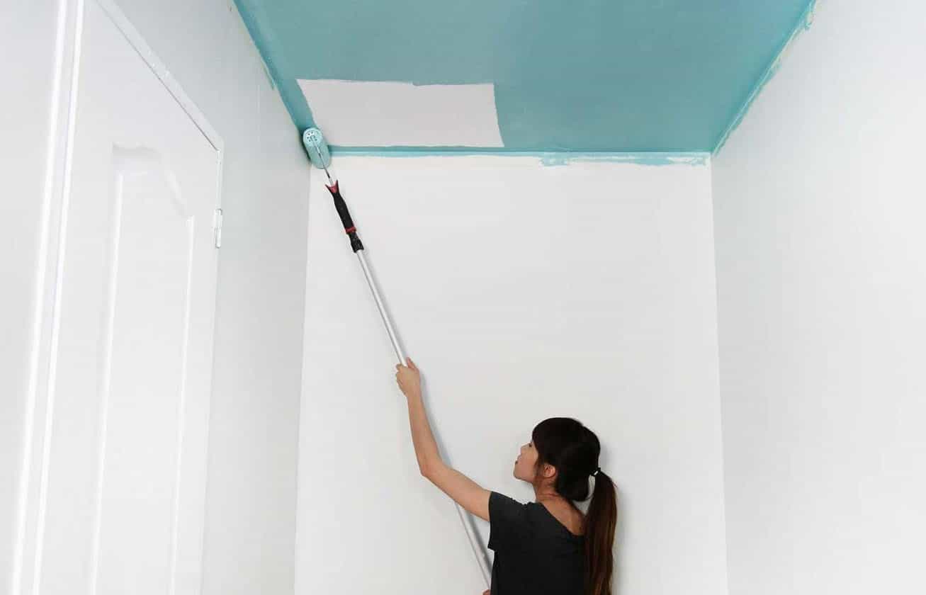Peindre un angle de mur avec la peinture mur et plafond