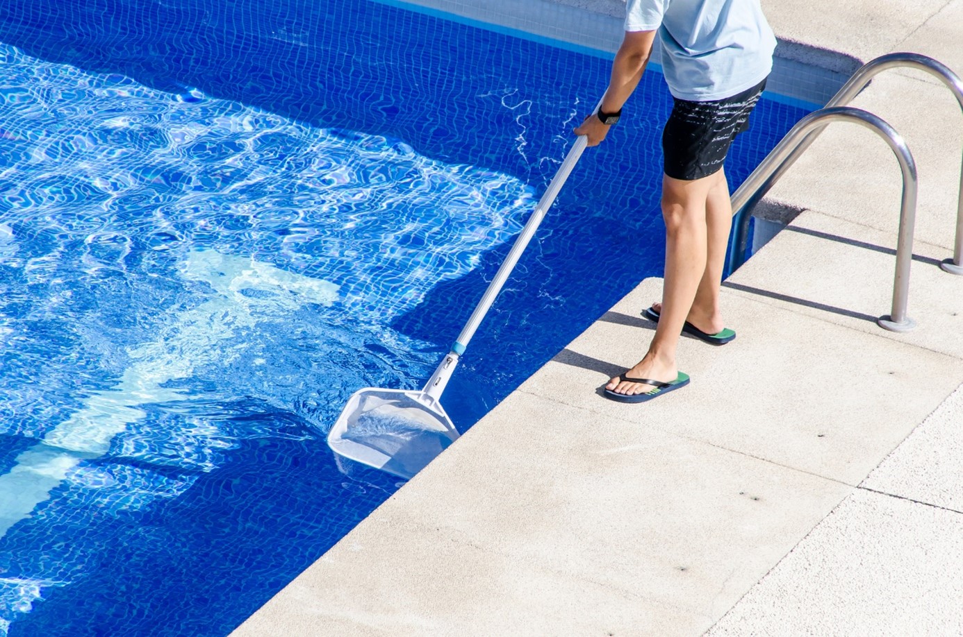 Floculant piscine : fonctionnement, avantages et types - Marché de
