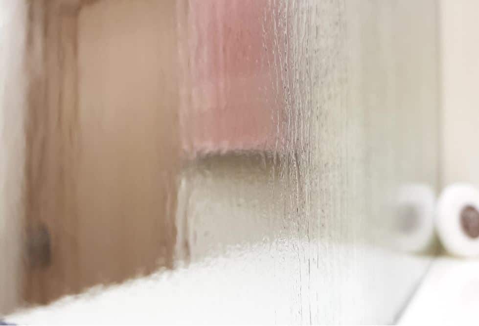 8 Astuces Contre l'Humidité Dans une Salle de Bain Sans Fenêtre.
