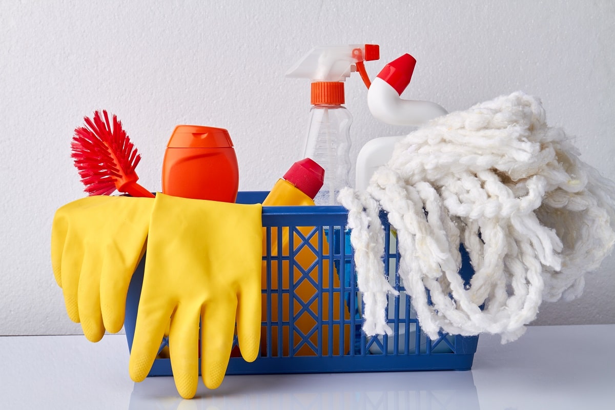 Comment bien faire le ménage à domicile ? Conseils et étapes