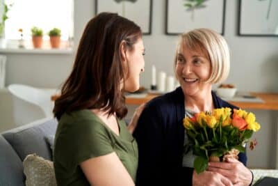Offrir un bouquet de fleurs à votre maman à l'occasion de la fête des Mères